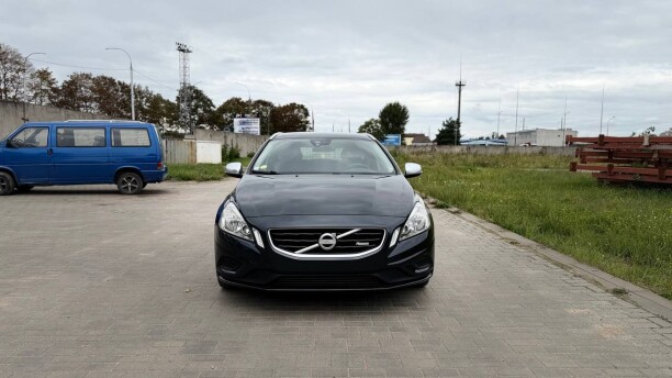 Volvo V60 фото 2