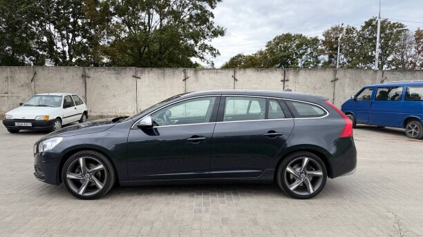Volvo V60 фото 6