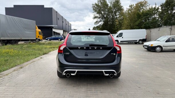 Volvo V60 фото 8