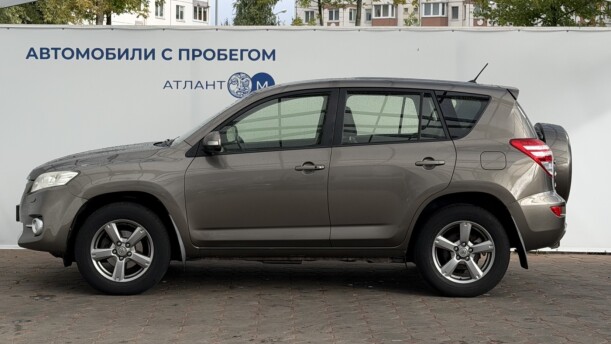 Toyota RAV4 фото 2