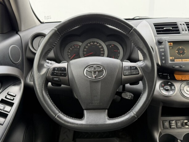 Toyota RAV4 фото 12