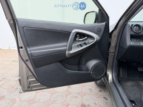 Toyota RAV4 фото 14
