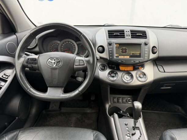 Toyota RAV4 фото 11