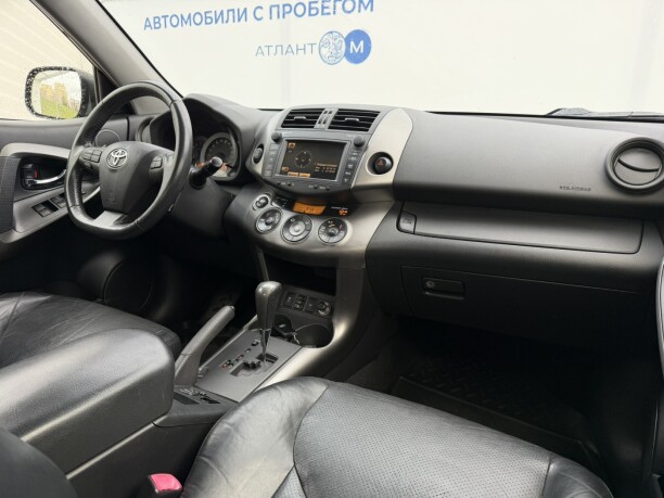 Toyota RAV4 фото 9