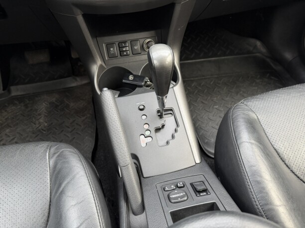 Toyota RAV4 фото 15