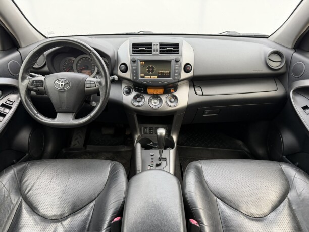 Toyota RAV4 фото 10