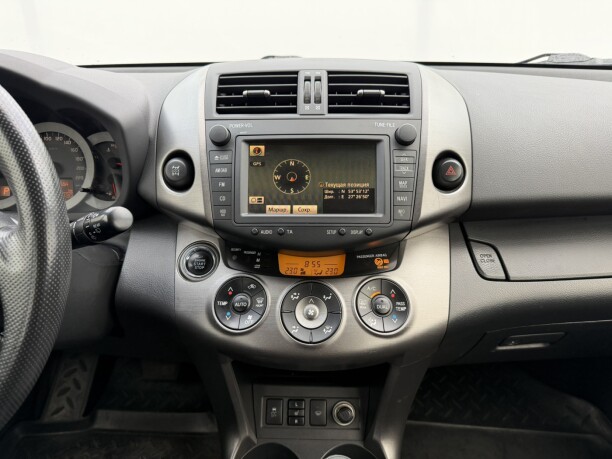 Toyota RAV4 фото 13