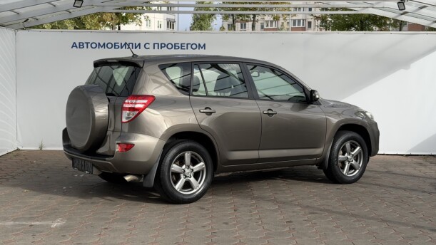 Toyota RAV4 фото 6